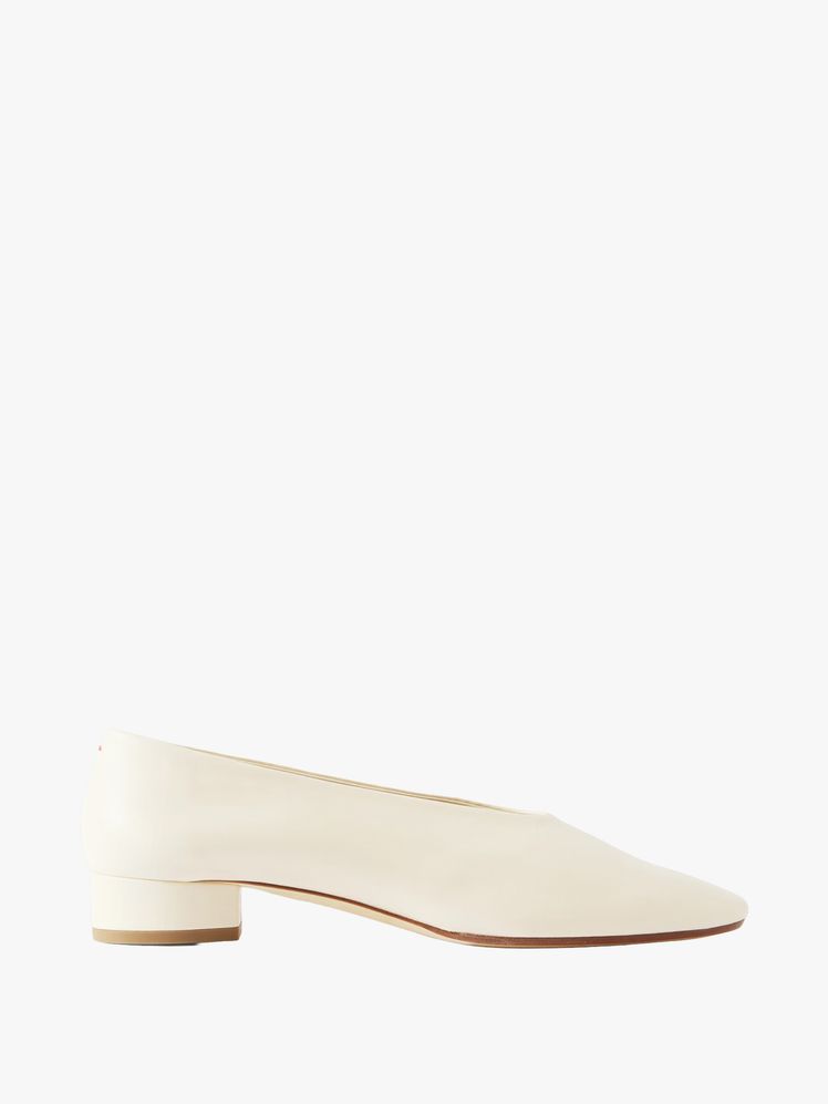 Balenciaga Duchesse Pointed-Toe Pumps styling reference