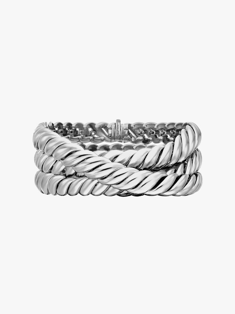 Chanel Coco Crush Ring outfit reference
