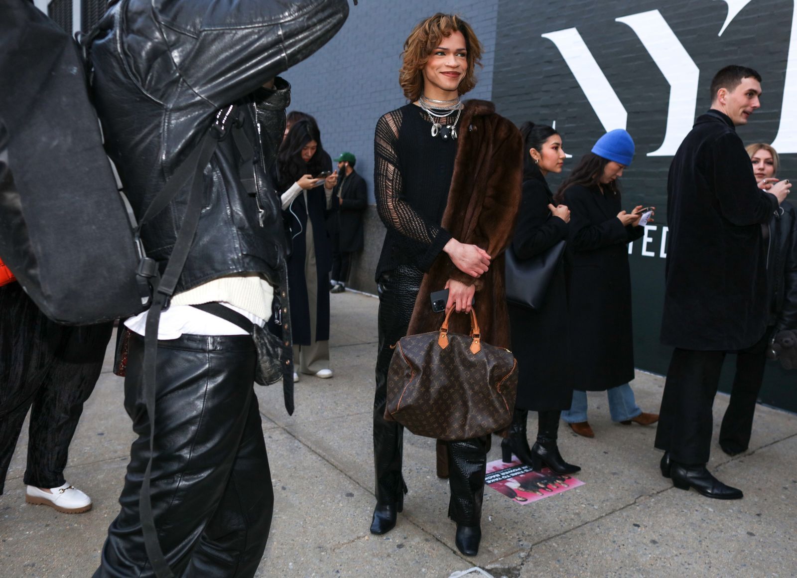 Dark outfit with Louis Vuitton Speedy