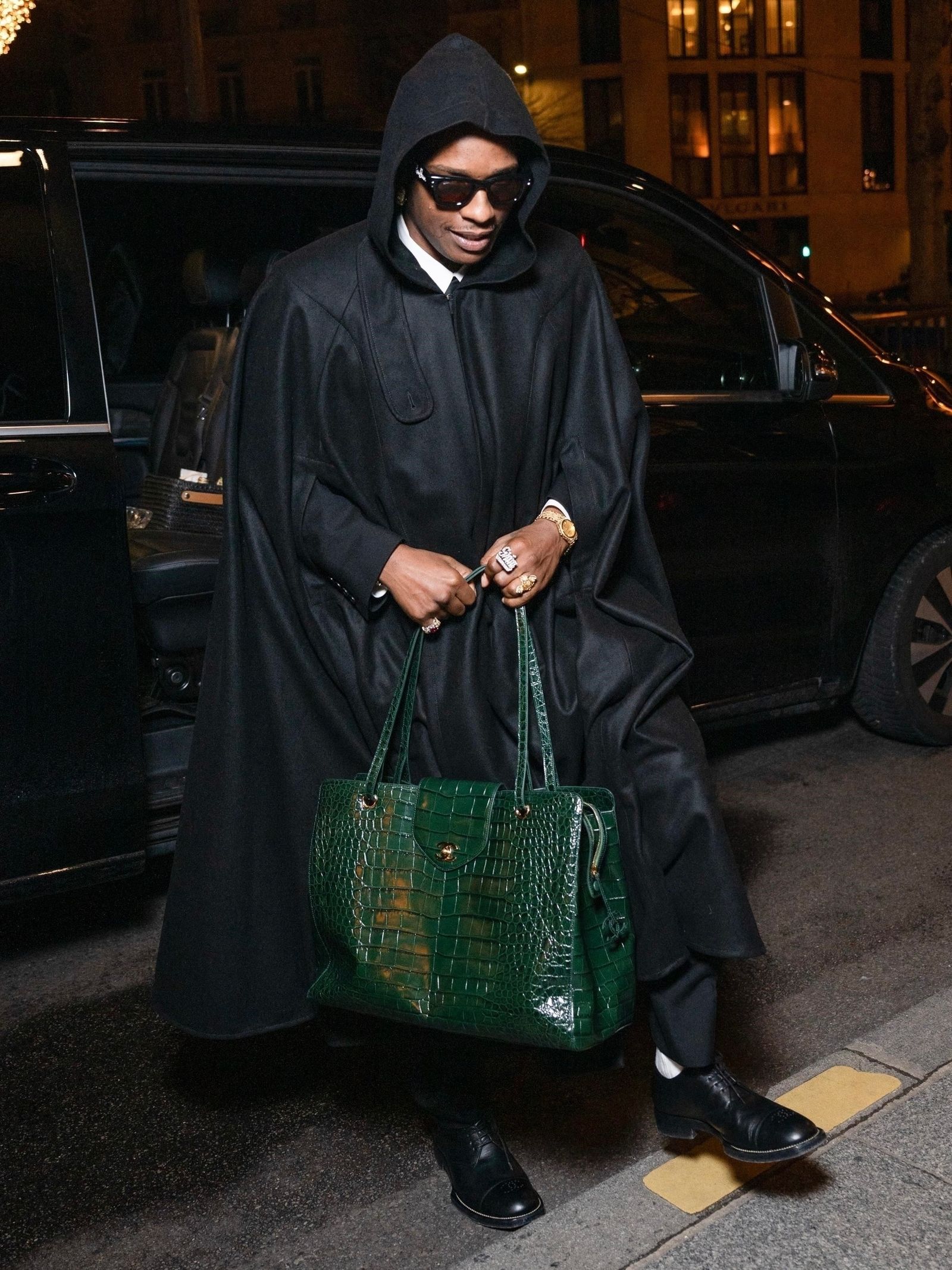 Chanel bag with relaxed streetwear