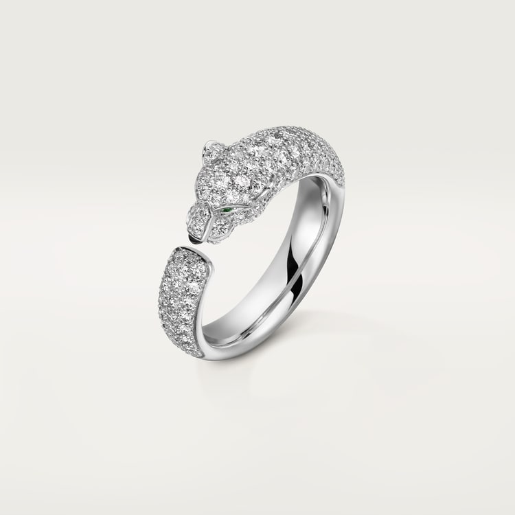 Panthère de Cartier ring in white gold with diamonds, emerald eyes and onyx nose