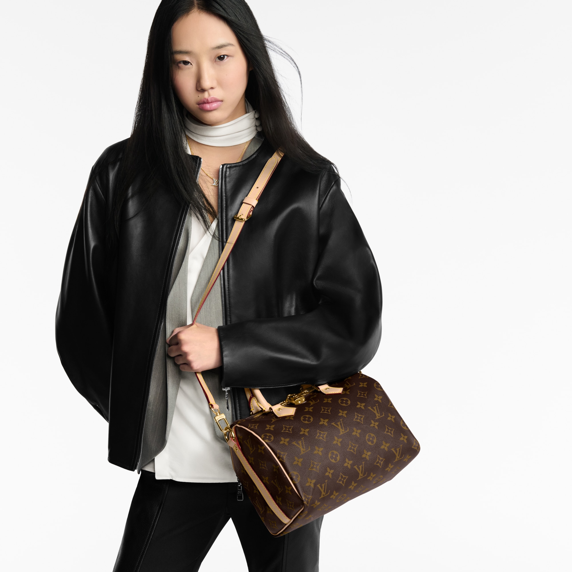 Louis Vuitton Speedy Bandouliere 25 worn view