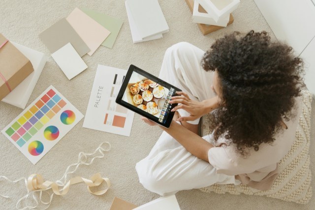 Side hustles for women can include offering services like graphic design, web design, or interior design.